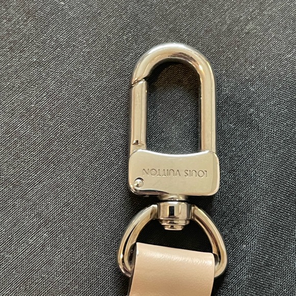 Louis Vuitton/ Dune colored strap with silver hardware. - Picture 9 of 12